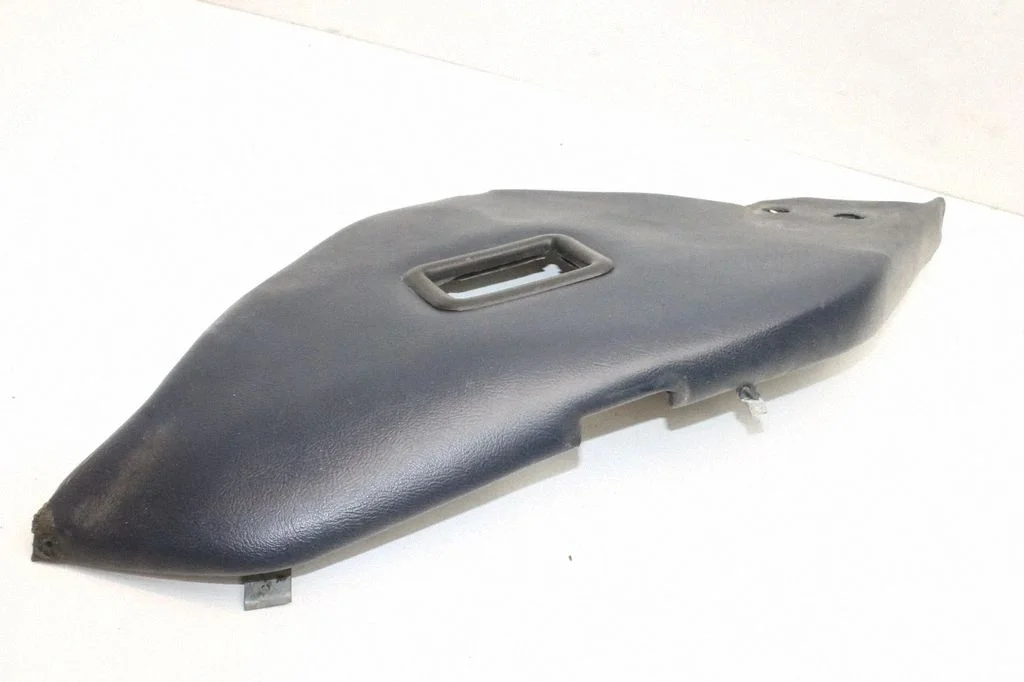 (C) statņa apdare – Porsche 928 (1977-1995), kreisā