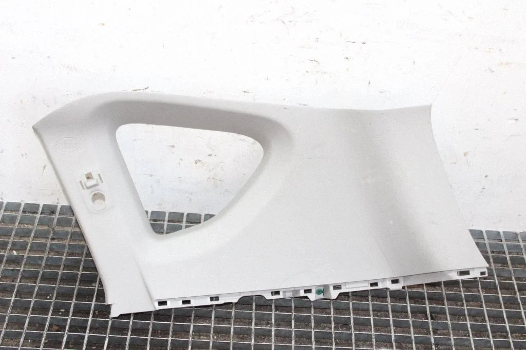 (C) piilari kate – Toyota RAV 4 (XA40) (2012-2018)