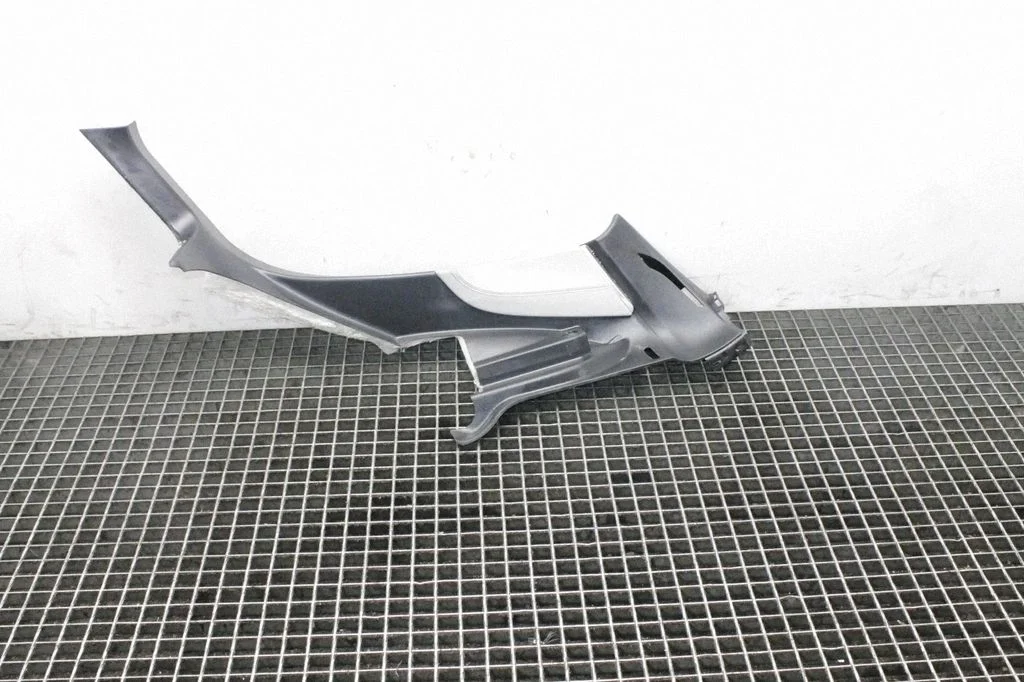 (C) statņa apdare – Tesla Model S (2012-)