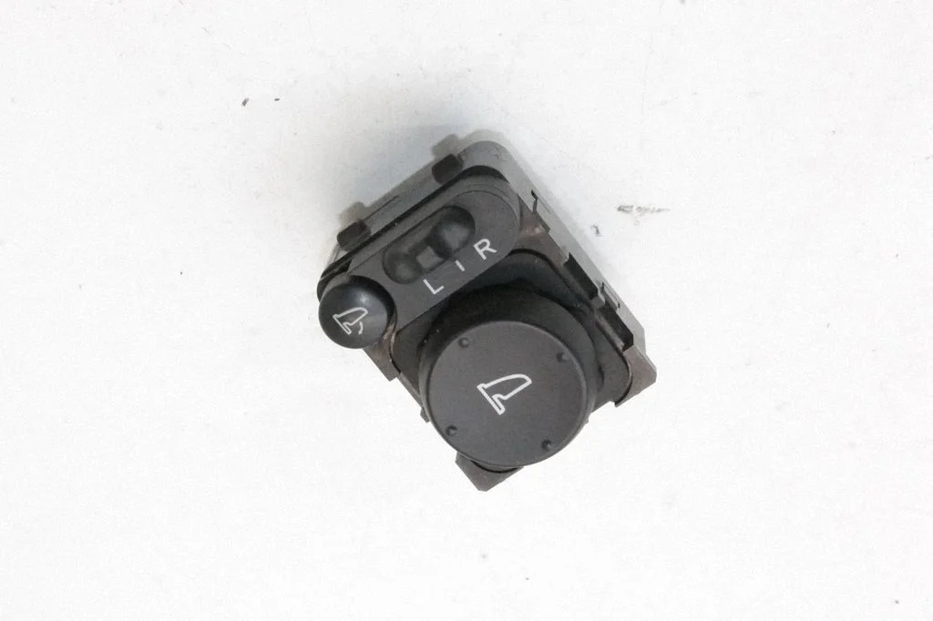 Wing mirror switch – Honda CR-V (2007-2012)
