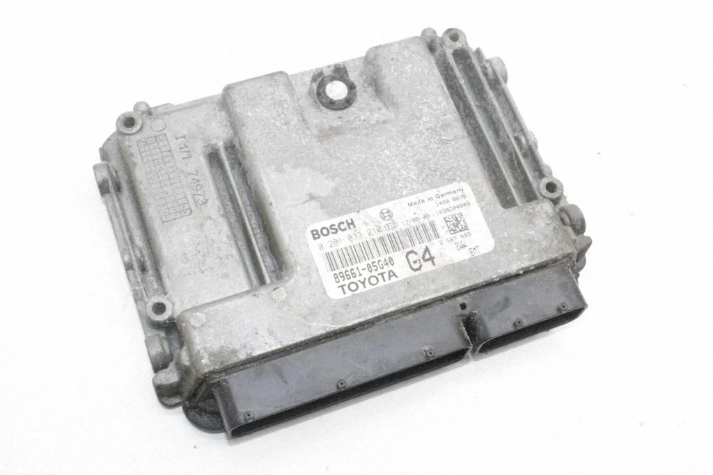 Dzinēja vadības bloks – Toyota Avensis T270 (2009-2012)