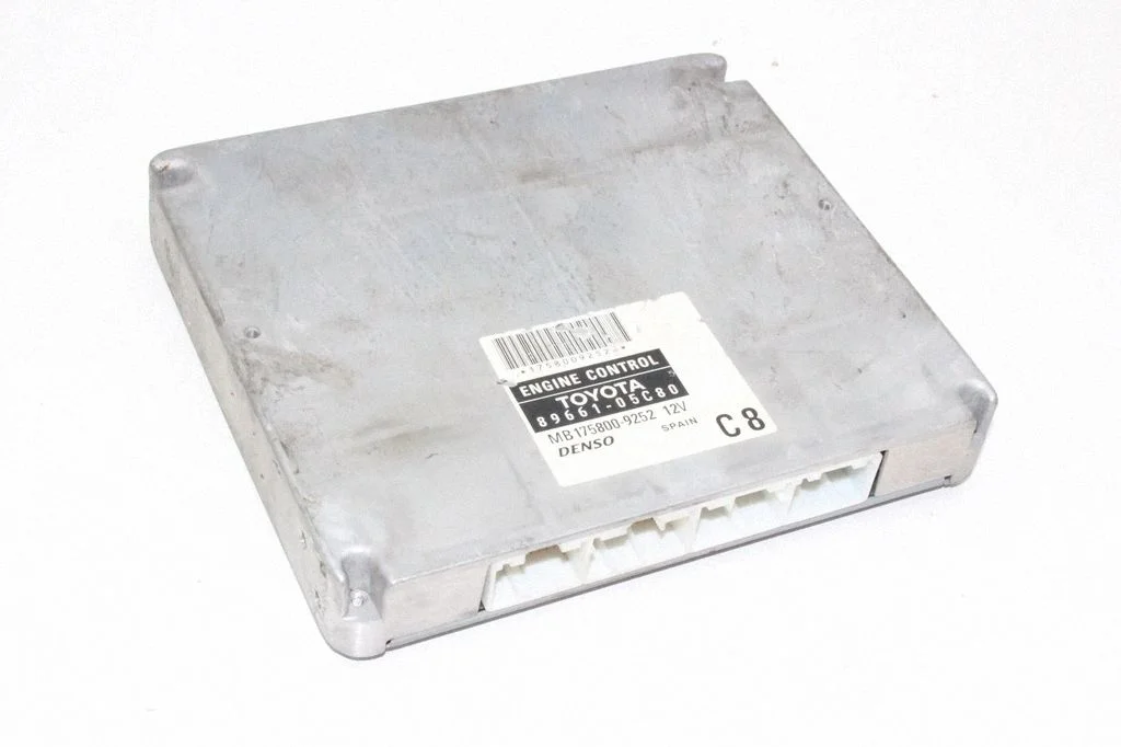 Dzinēja vadības bloks – Toyota Avensis T250 (2006-2009)