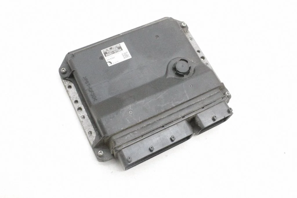 Engine control unit/module – Toyota Prius (XW30) (2009-2015)