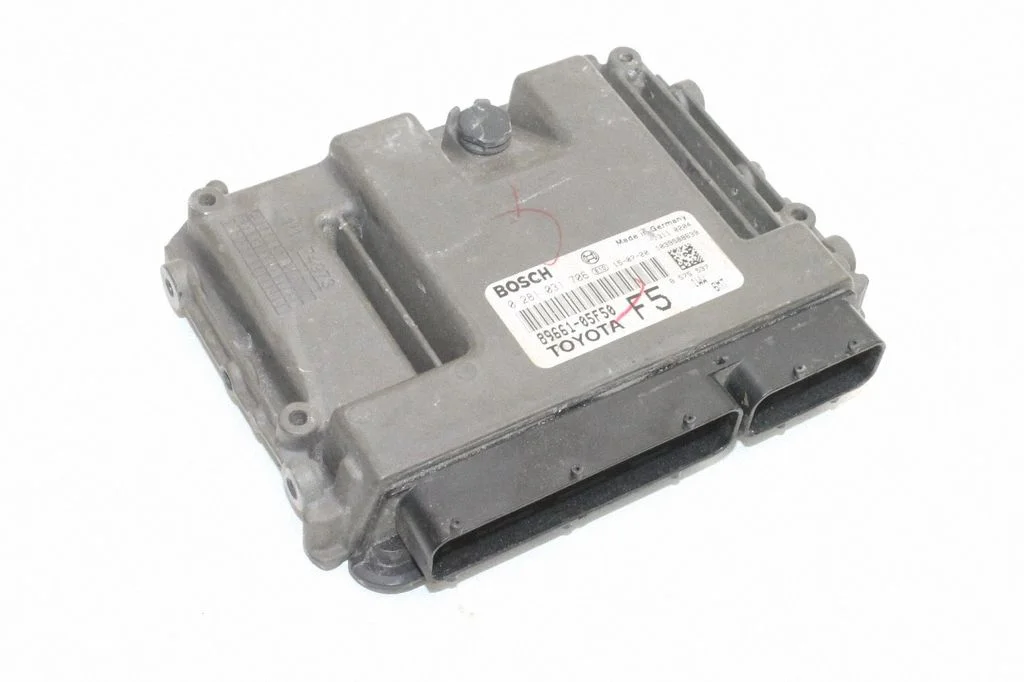 Dzinēja vadības bloks – Toyota Avensis T270 (2012-2015)