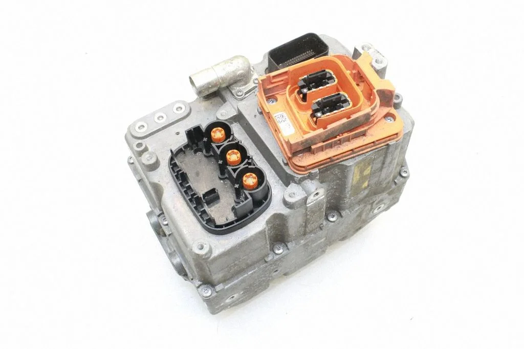 Invertors (sprieguma pārveidotājs) – BMW 3. sērija F30 F35 F31 (2012-2018)