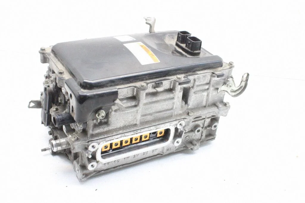 Invertors (sprieguma pārveidotājs) – Toyota Prius (XW50) (2015-2023)