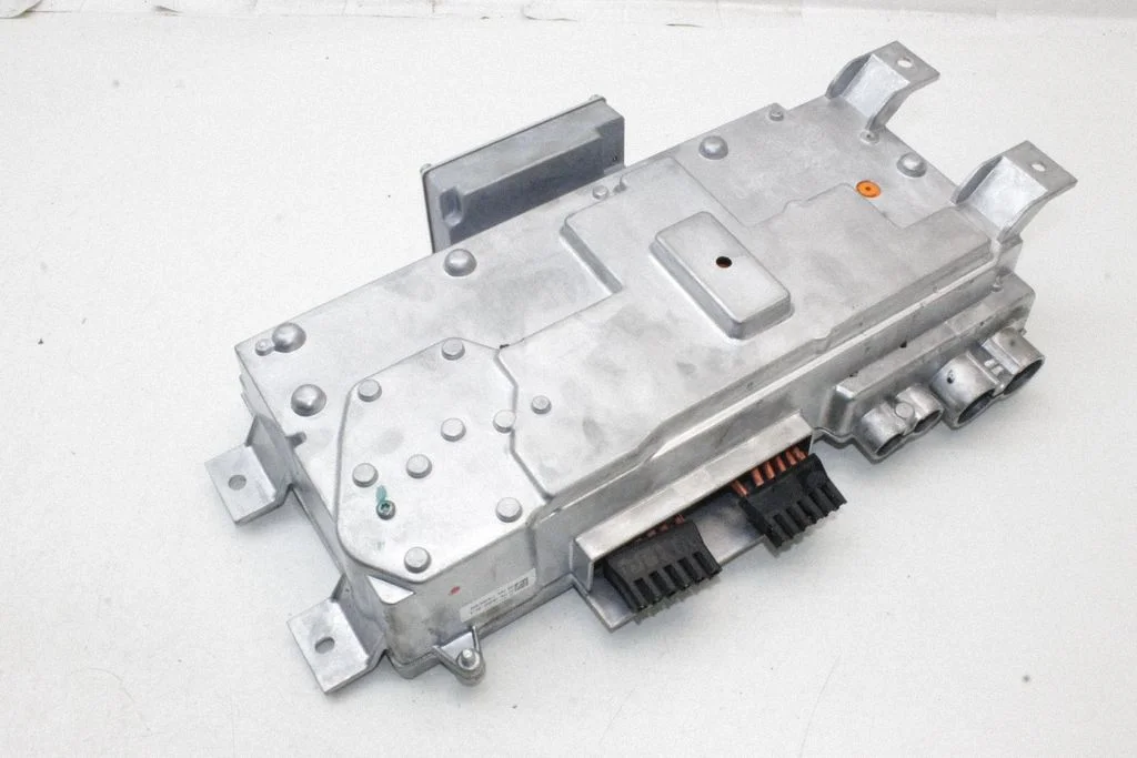 Inverter (pingemuundur) – Tesla Model S (2012-)