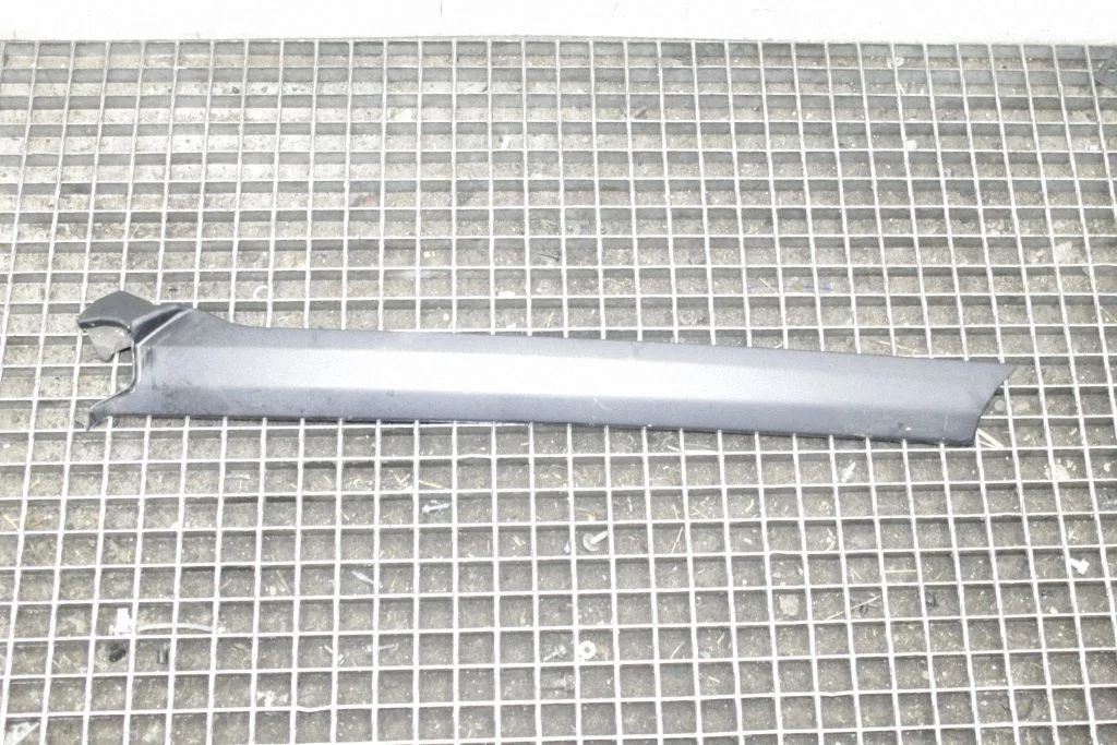 Windshield trim – Land Rover Discovery 4 - LR4 (2010-2016)