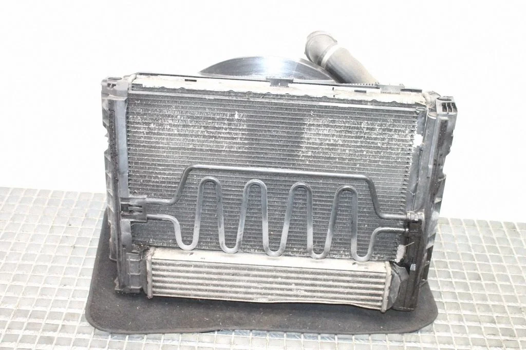 Radiatoru komplekts – BMW 3. sērija E90 E91 (2005-2012)