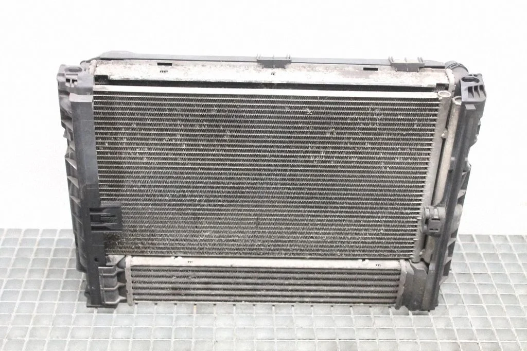 Radiatoru komplekts – BMW 3. sērija E90 E91 (2005-2012)