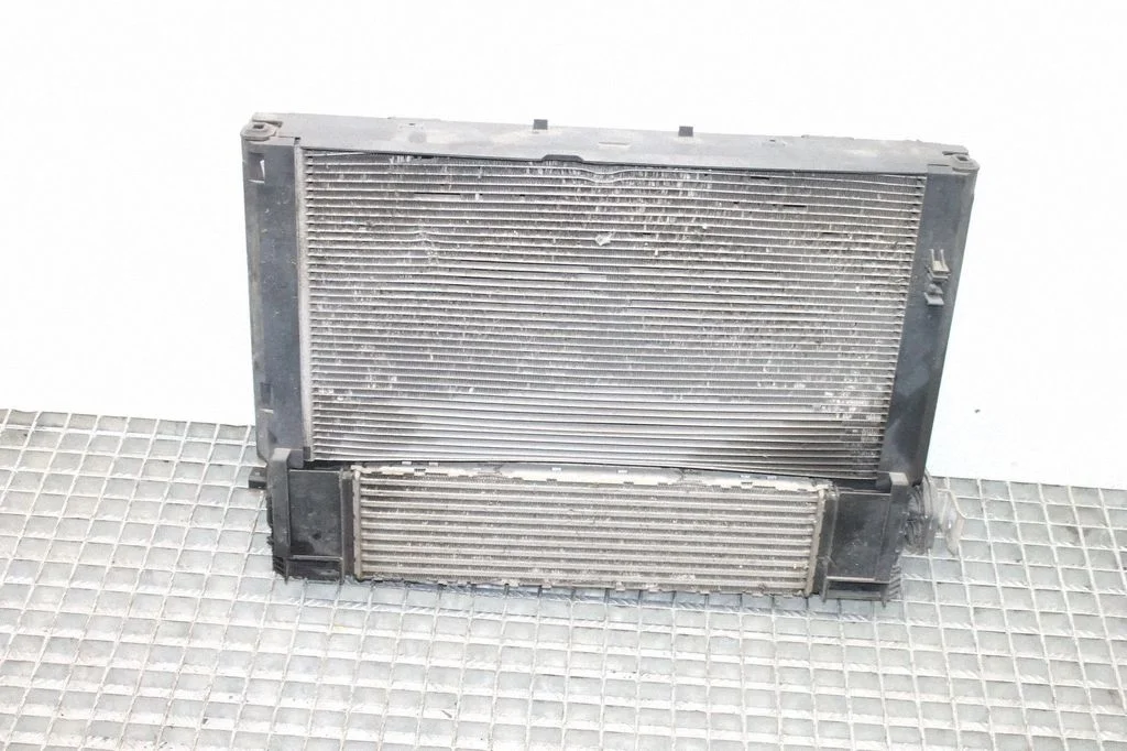 Radiatoru komplekts – BMW 3. sērija F30 F35 F31 (2012-2018)