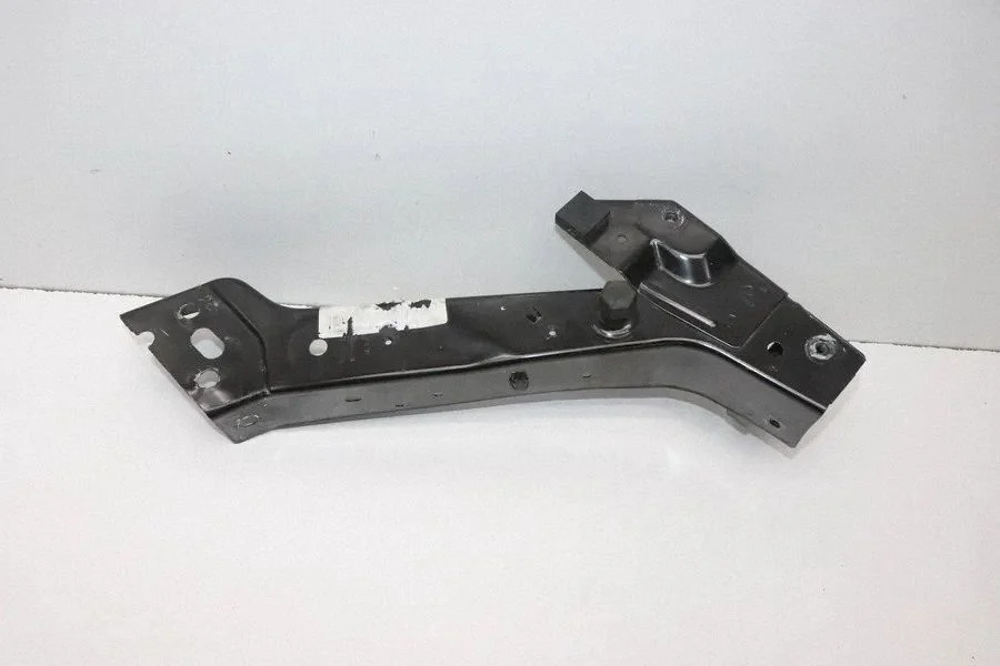 Esitule kinnitusklamber M149424