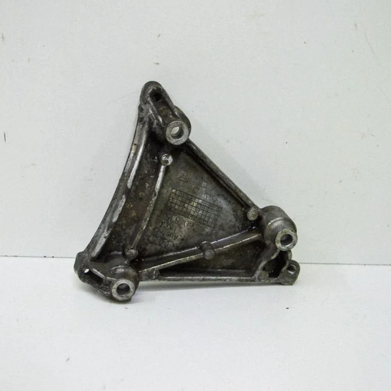 Kliimakompressori kinnitusklamber 06E260835C