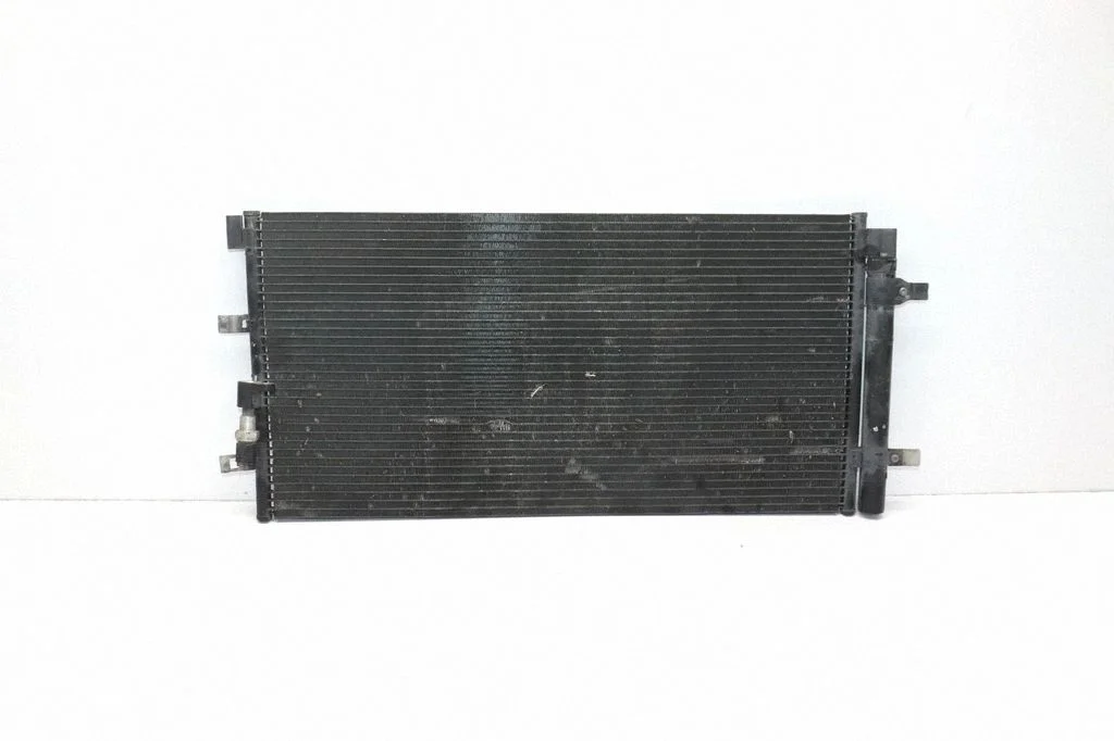 Kliimaseadme jahutusradiaator (kondensaator) 8T0260401E