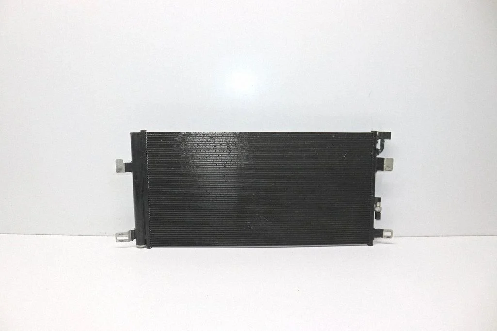 Kliimaseadme jahutusradiaator (kondensaator) 8W0816411C