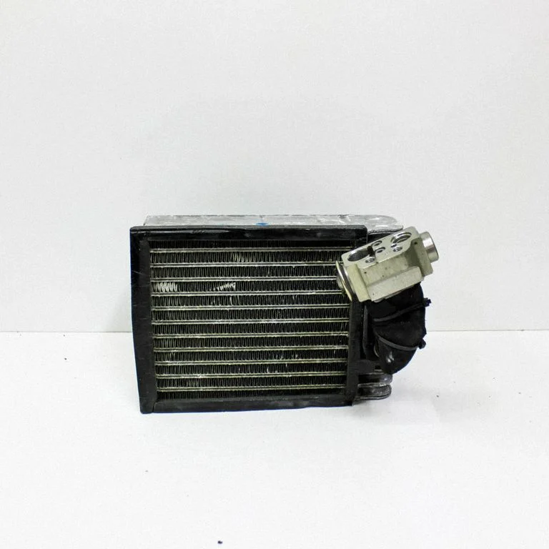 Salongi küttekeha radiaator 4L0820712A