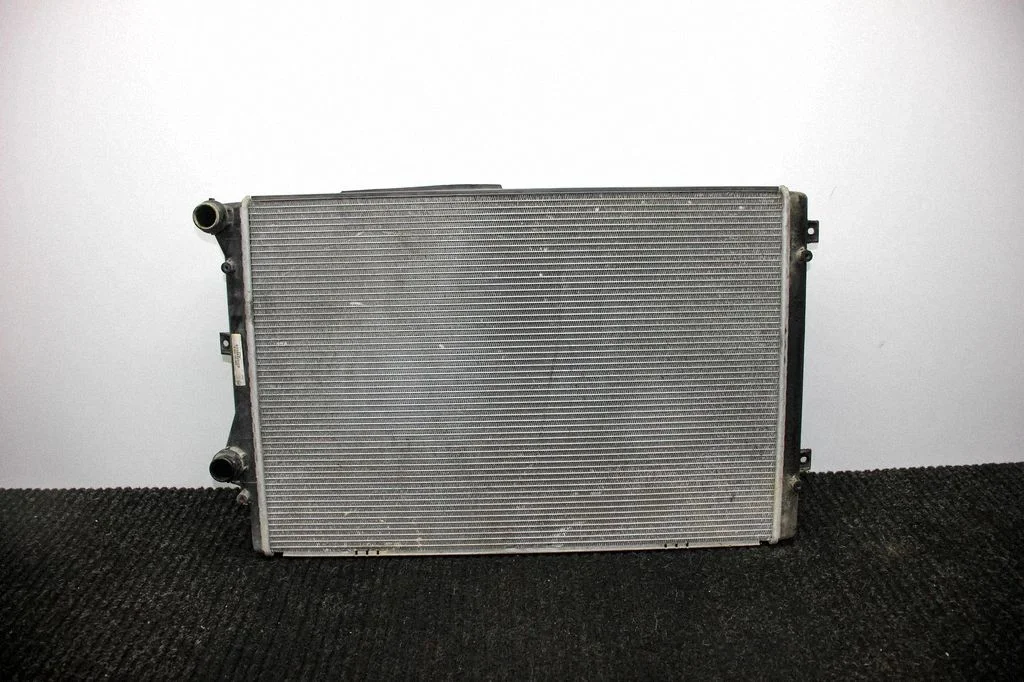 Jahutusvedeliku radiaator 5K0121253B