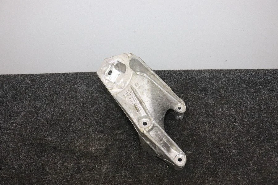 Engine mounting bracket A1772234600