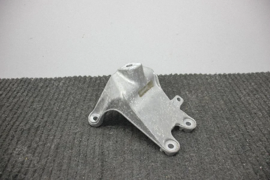 Mootori kinnituskronstein 95B199308C