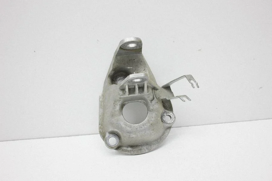 Engine mounting bracket 7P5199373A