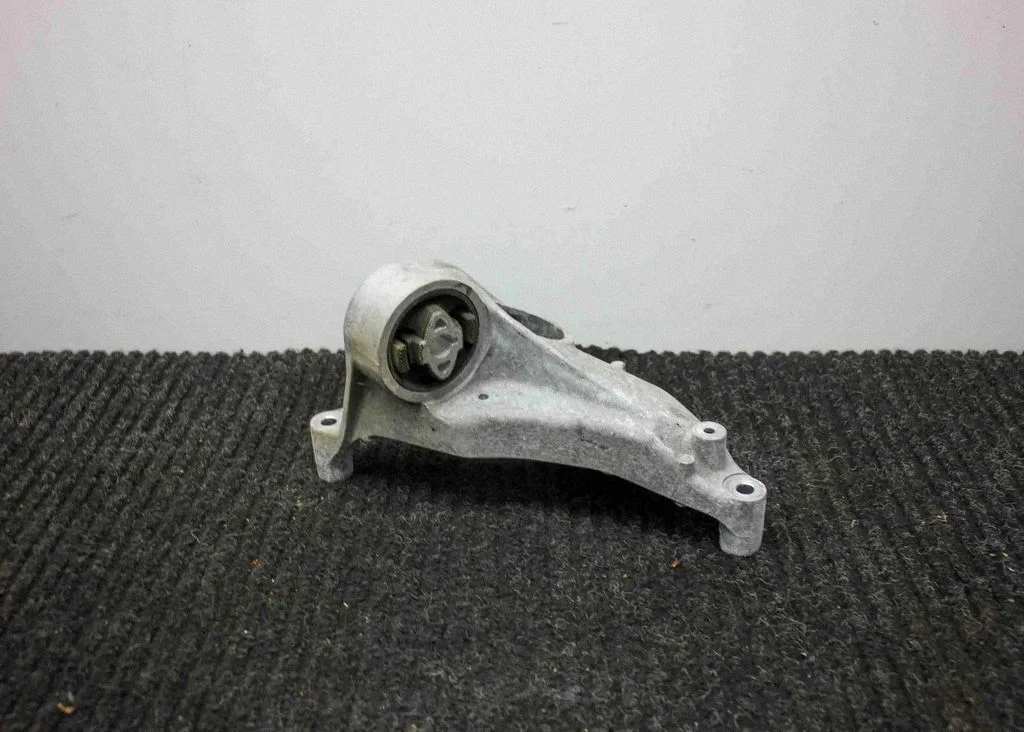 Engine mounting bracket 109327850B