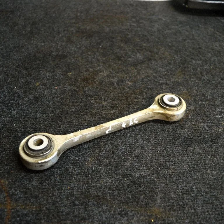 Steering tie rod – left
