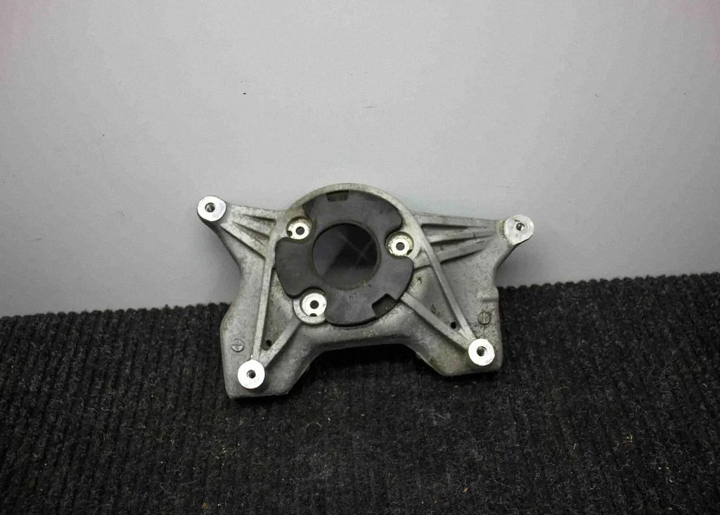 Front upper strut mount 104437100D