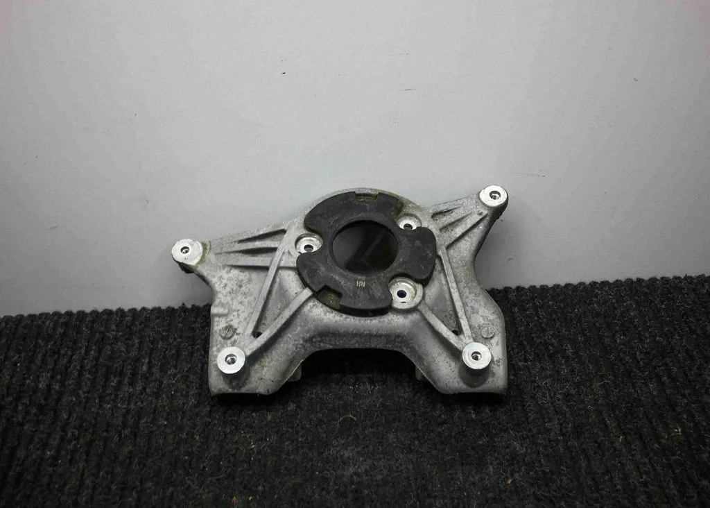 Front upper strut mount 104437600D