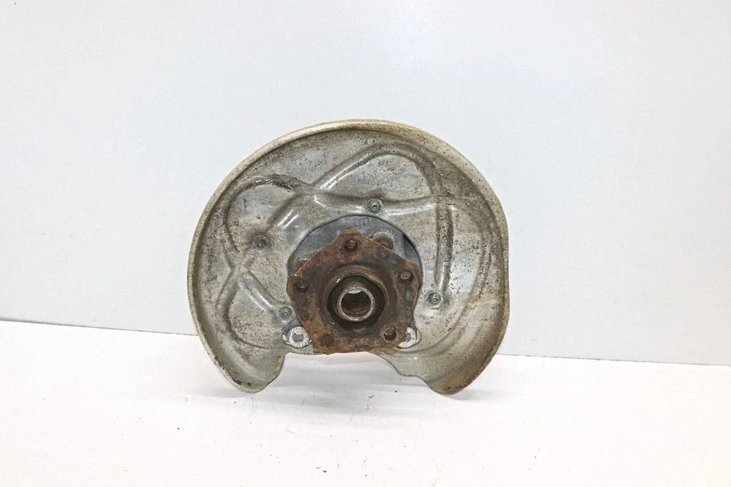 Tagumine rumm 8W0505435AA