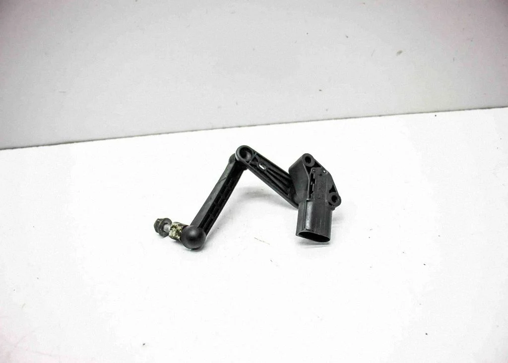Rear air suspension level height sensor 104497100C
