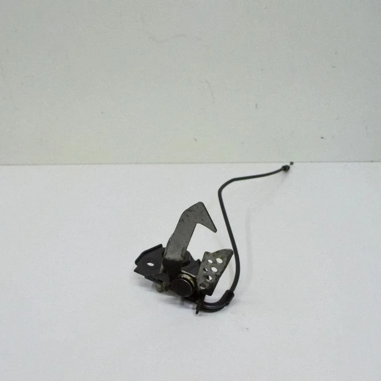 Mootorikapoti luku aas 7183763