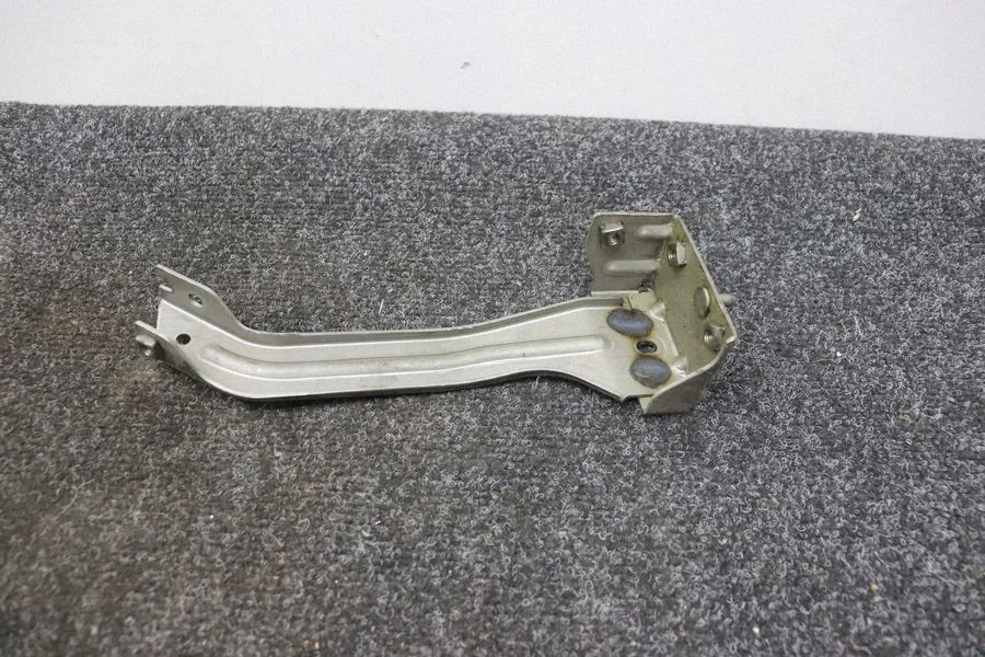 Fender mounting bracket 3189