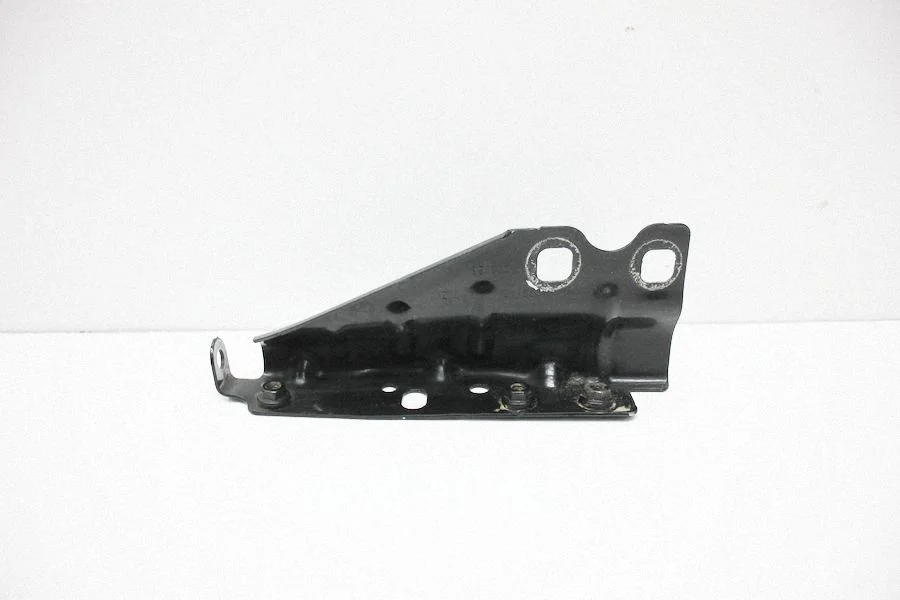 Poritiiva kinnitusklamber M8E216D079AD