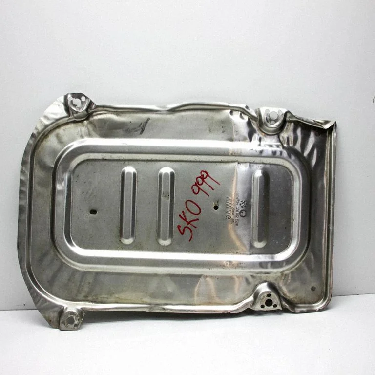 Engine splash shield/under tray 2Q0825229B