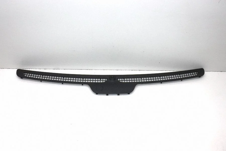 Quarter panel pressure vent 68230114AB
