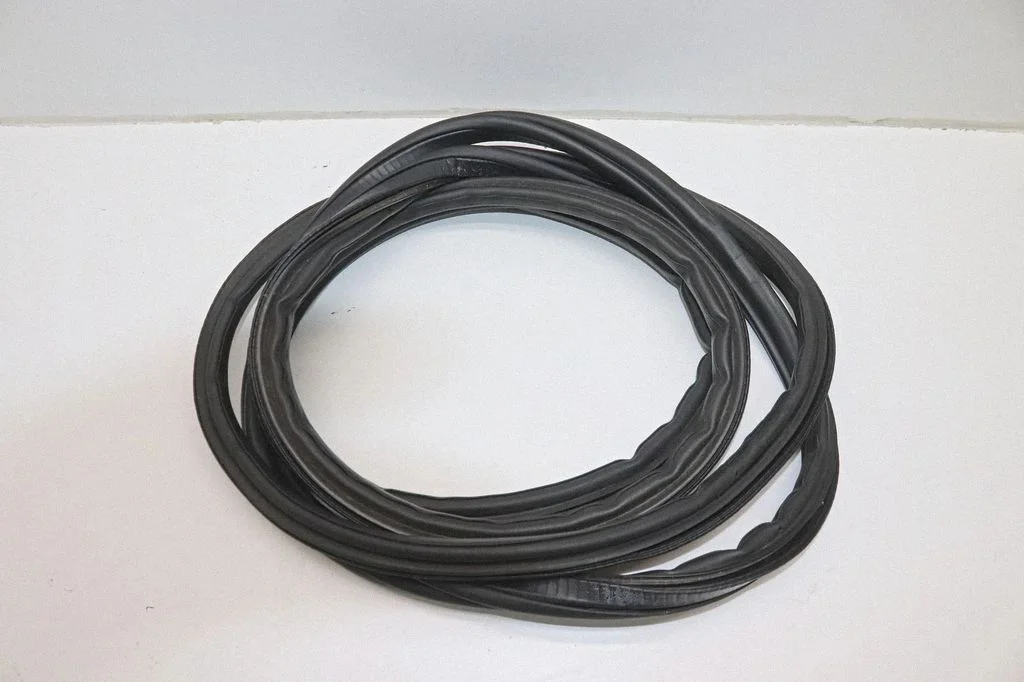 Loading door rubber seal (on body) 3T5827705