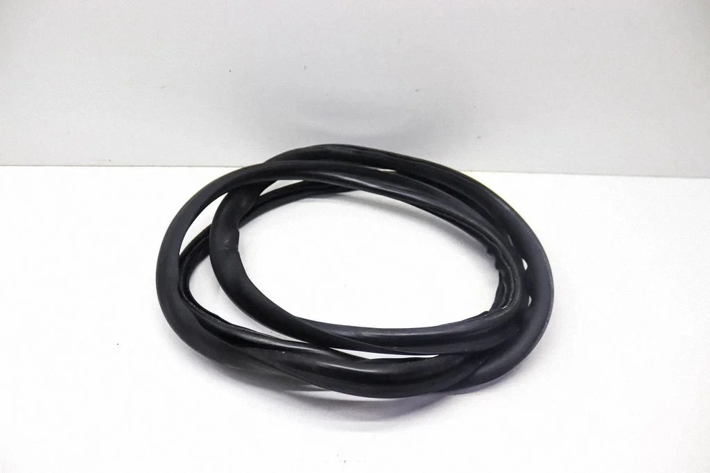 Loading door rubber seal (on body) 97051261102