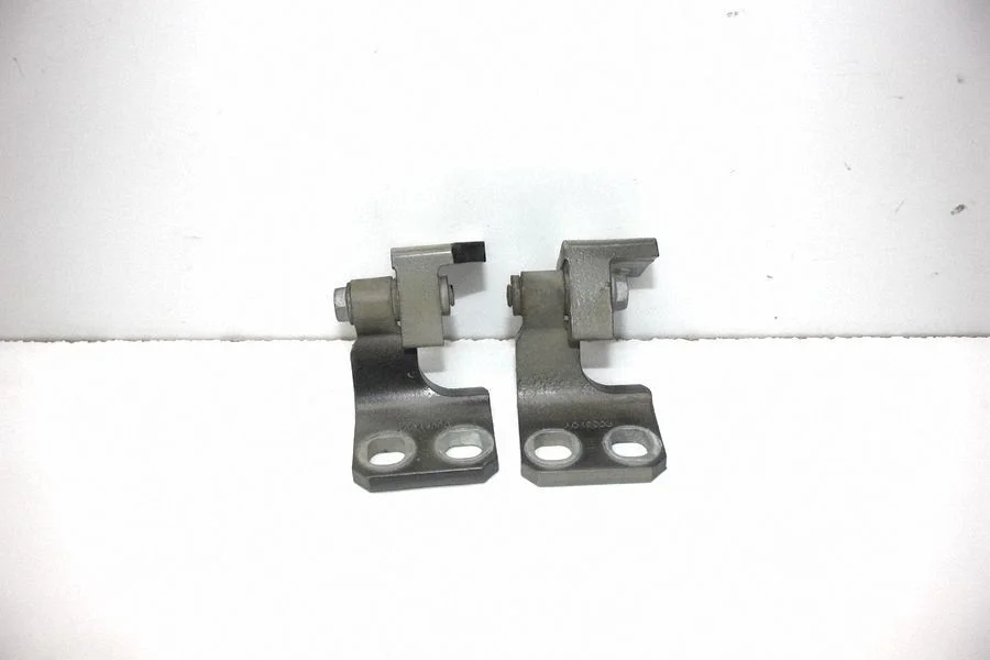 Front door upper hinge A048903