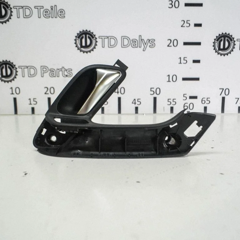 Esiukse sisemine käepide – Volkswagen Polo V 6R (2009-2017)