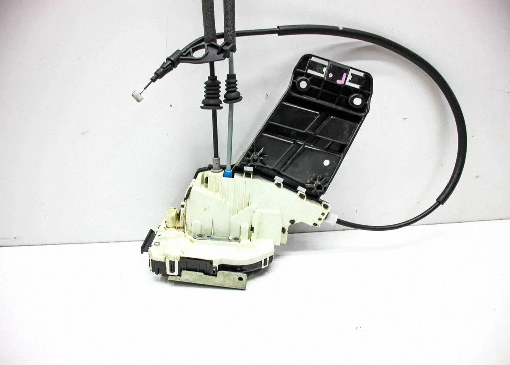 Esiukse lukk 04589916AE