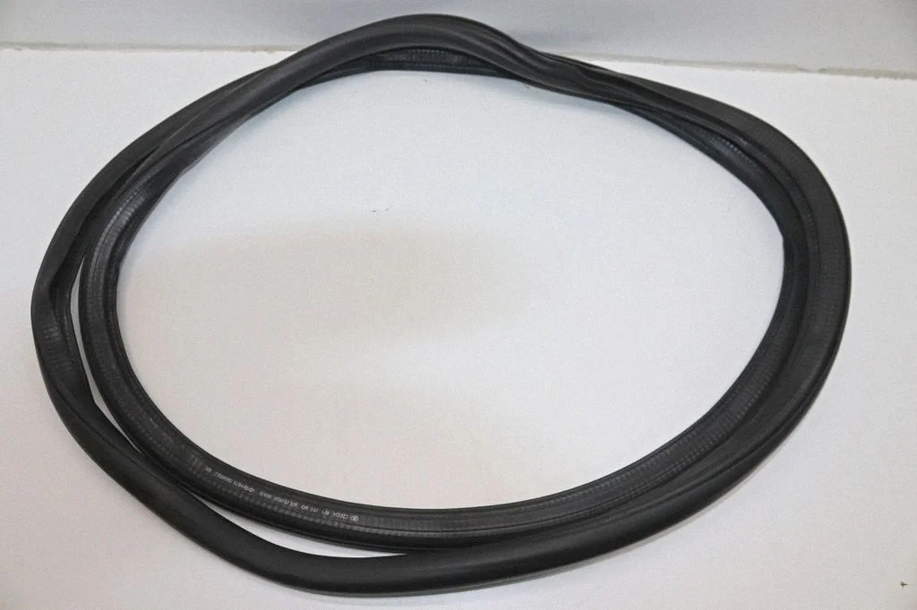 Priekšējo durvju blīvgumija (uz virsbūves) 3T0867365