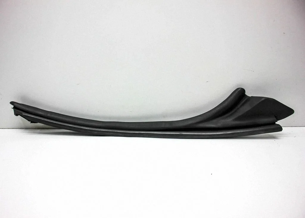 Front door rubber seal 8W7831721B