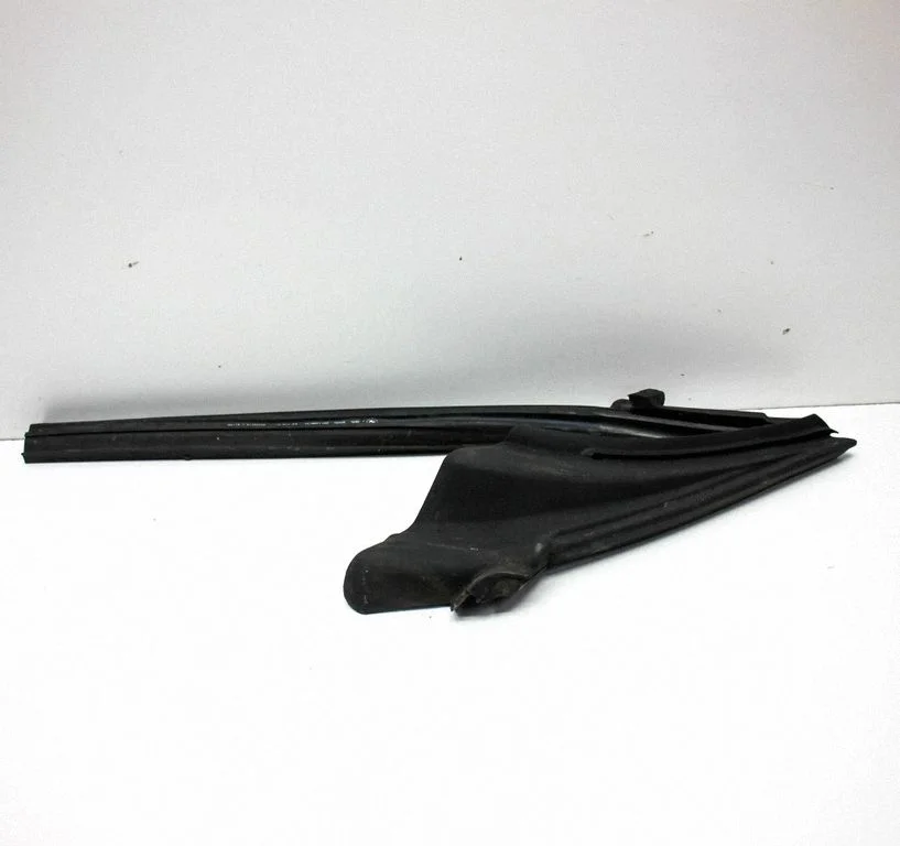 Front door rubber seal – BMW 6 Series F06 Gran coupe (2012-2018)