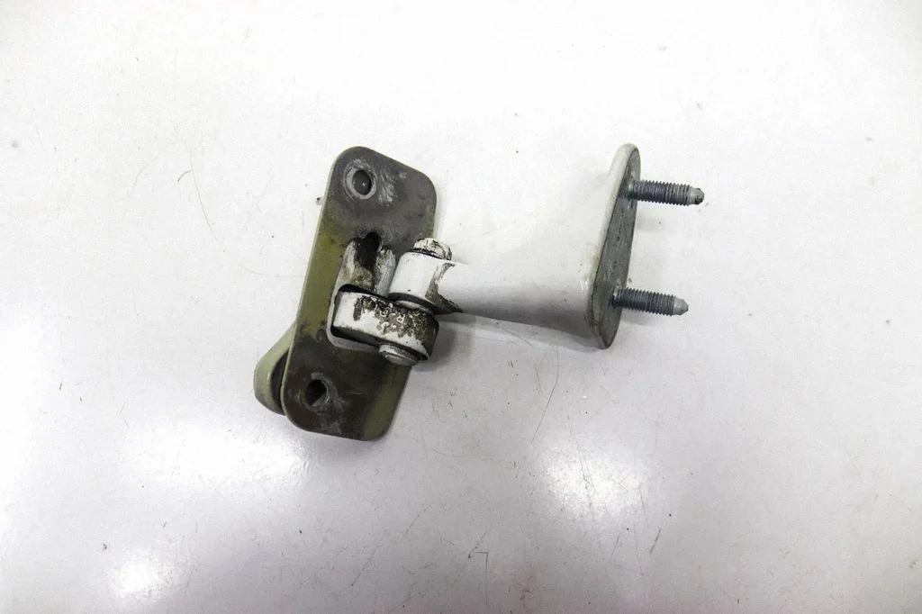 Rear door upper hinge 97053162200