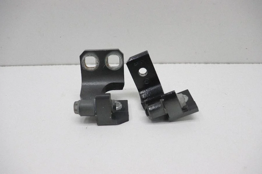 Rear door hinge set A048903