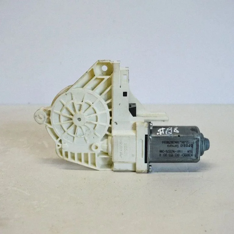 Priekšējā loga pacēlāja motoriņš 8K0959801A