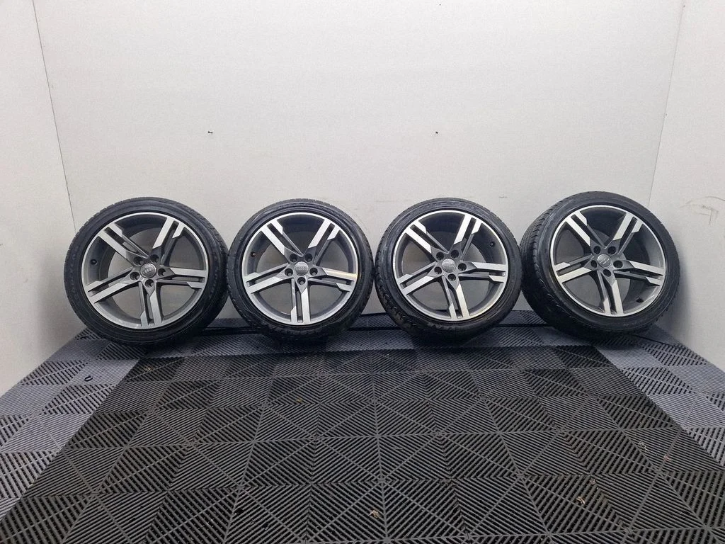 R18 vieglmetāla disks (-i) 8W0601025M