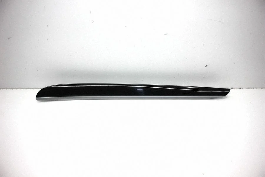 Kindalaeka dekoratiivviimistlusriba – Chrysler 300C (2011-)