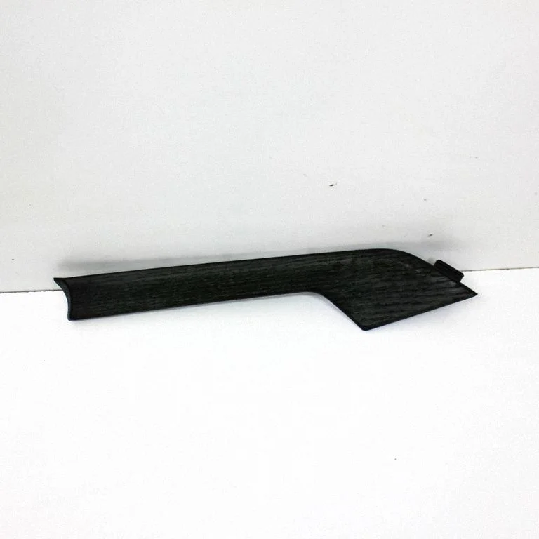 Boczek drzwi przednich 8W0867409R