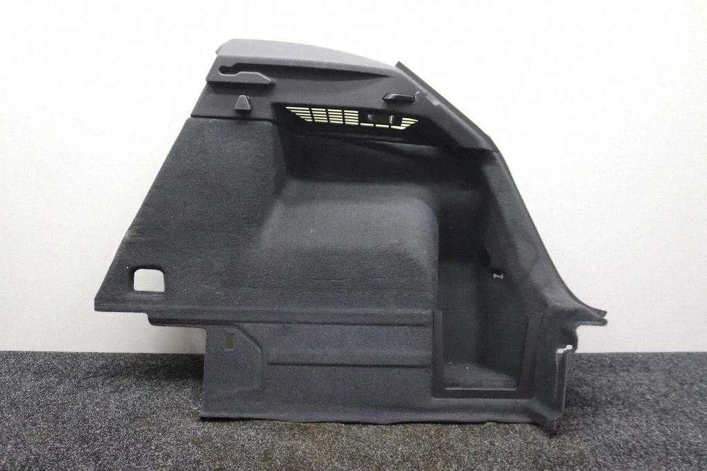 Boczny panel tapicerki bagażnika 83A863880